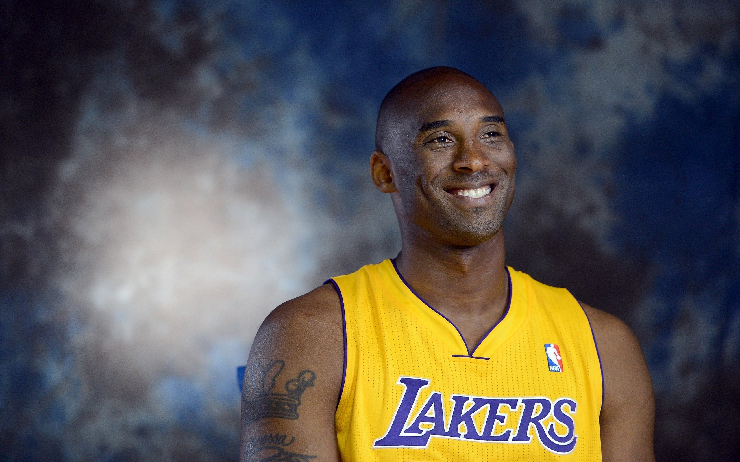 而杰克逊则 而杰克逊则